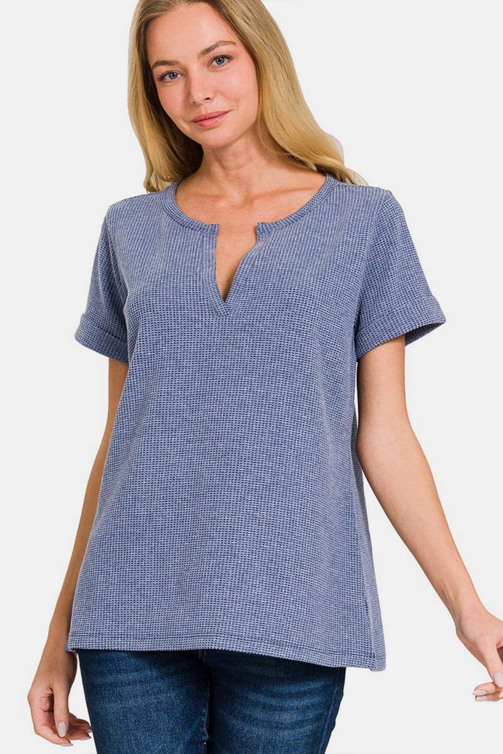 Camiseta de manga corta con muescas y diseño de gofres de Zenana