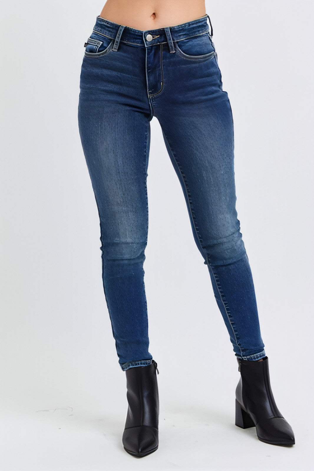 Judy Blue i full størrelse Kjør midt i midjen tynne jeans med termisk fôr