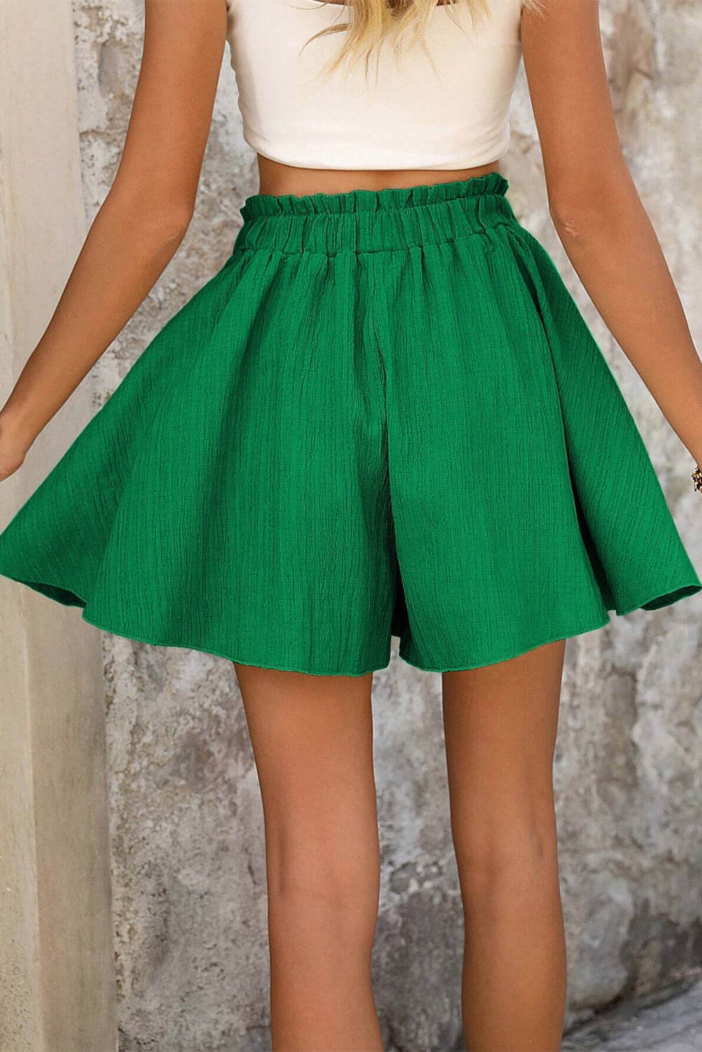 Mörkgrön texturerad frillad snörning med hög midja rufs breda ben shorts