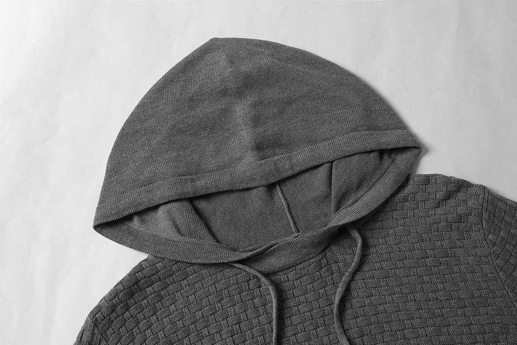 Un suéter con capucha para hombre