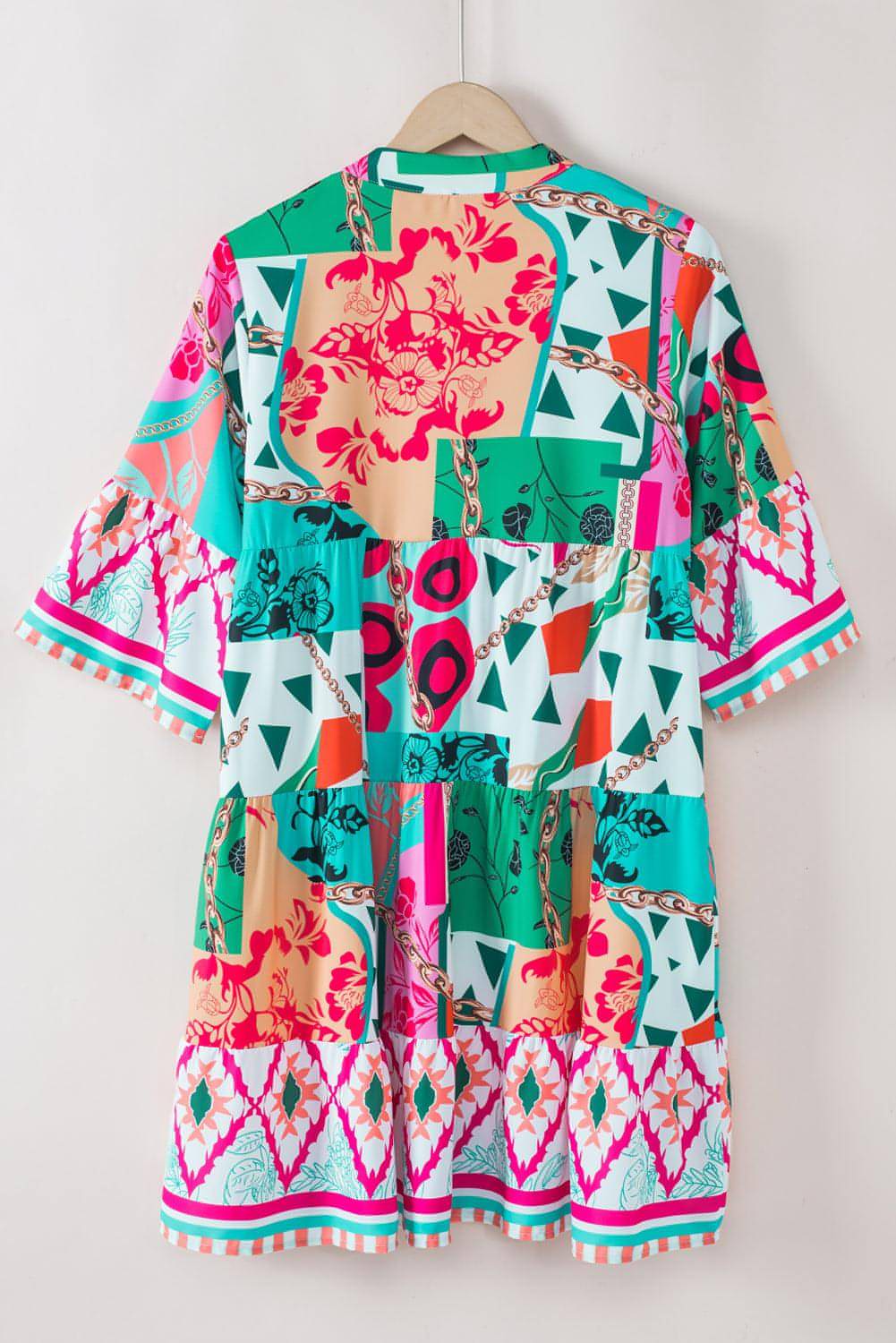 Vestido mini con escote entallado y media manga con estampado abstracto multicolor