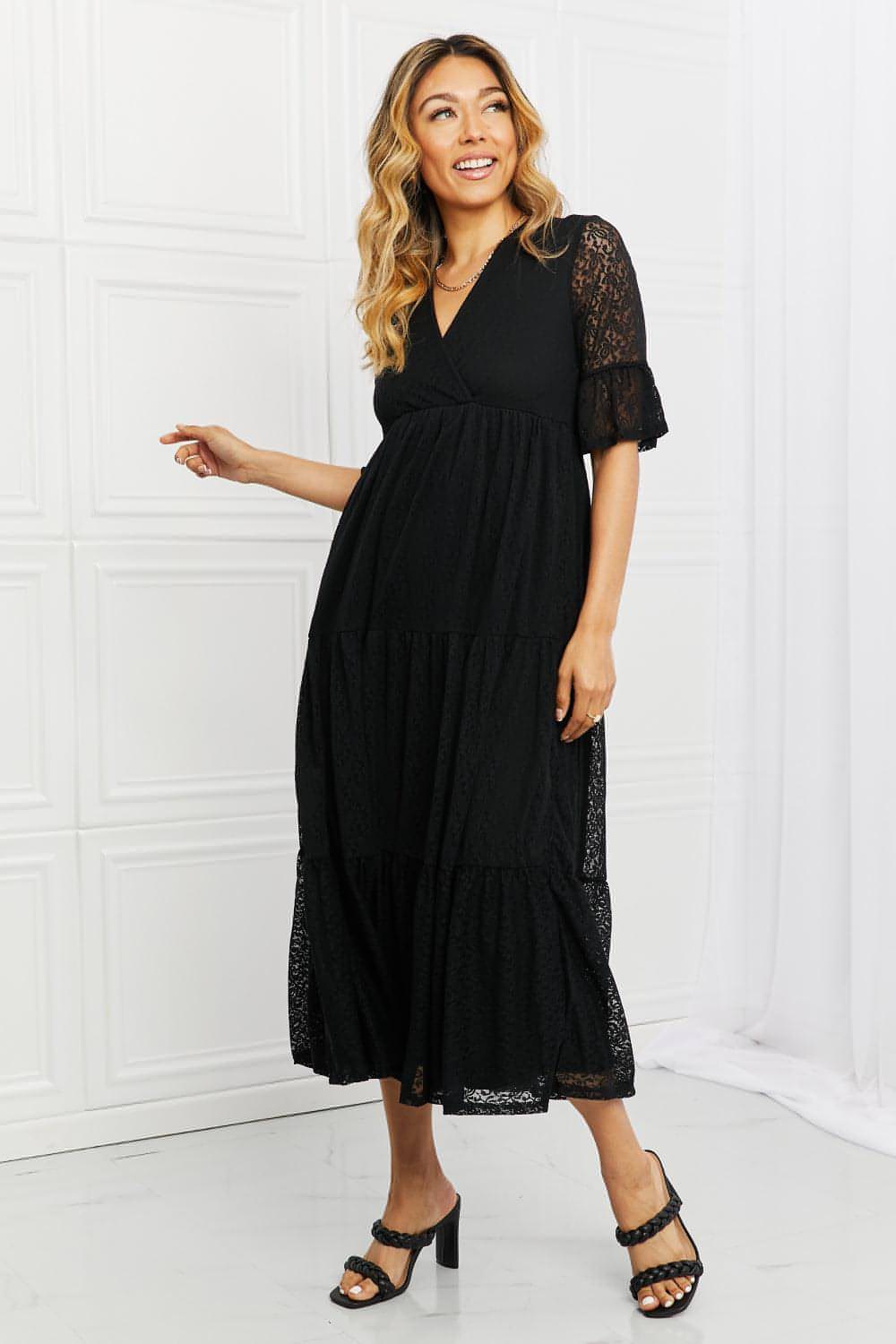 Precioso vestido de encaje de tamaño completo con capas de P &amp; Rose
