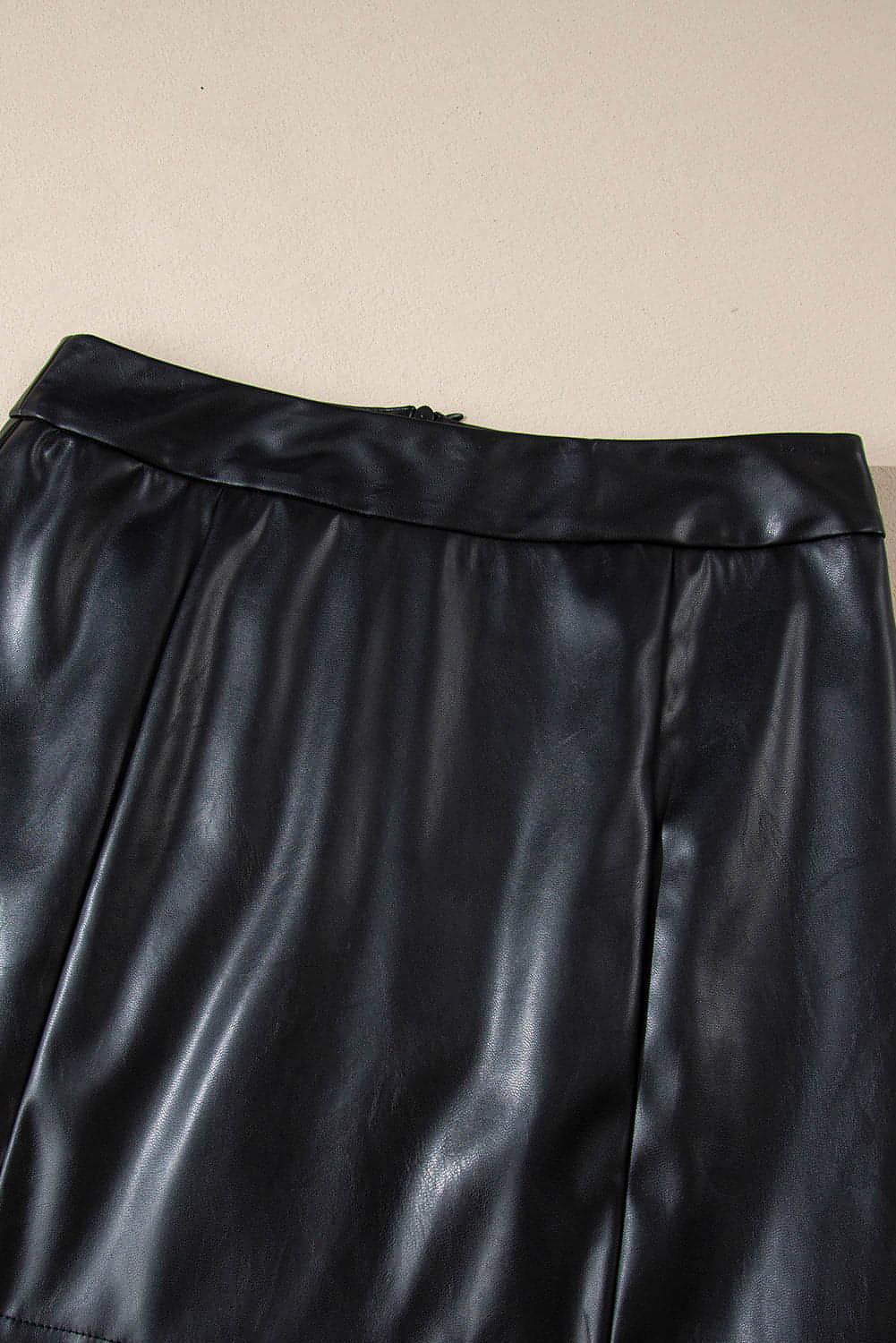 Siyah PU Deri Yan Yırtmaçlı Slim Fit Yüksek Bel Mini Etek