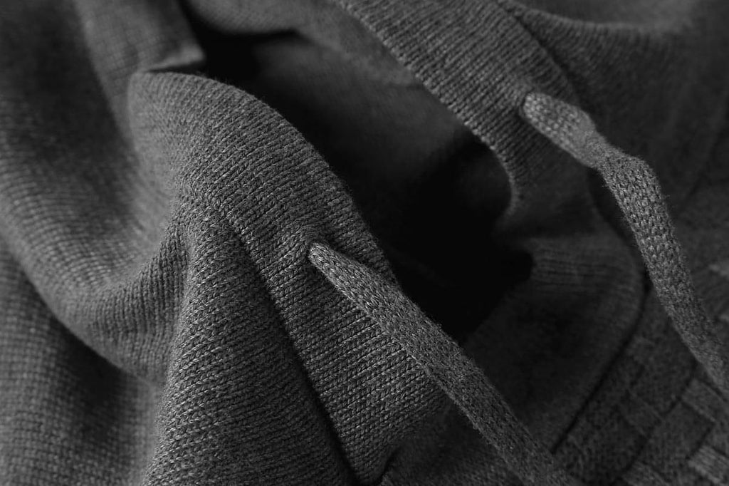 Un suéter con capucha para hombre