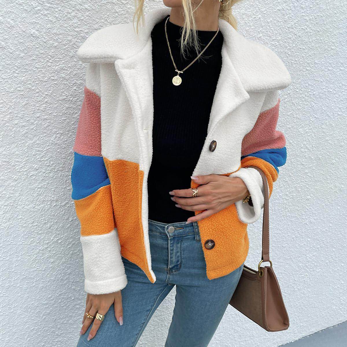 Glänzende Jacke mit Button-Down-Kragen und Farbblockdesign