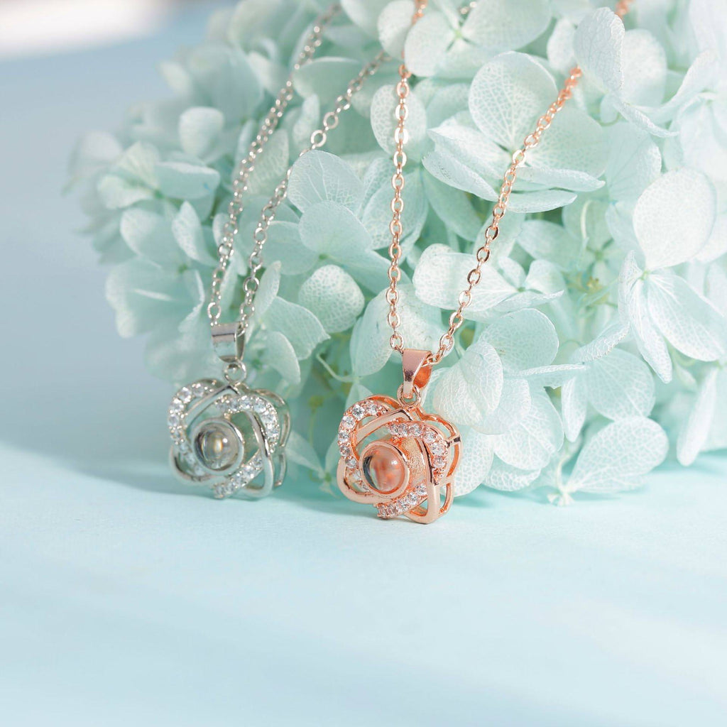 Men's And Women's Fashion Simple Heart-shaped Projection Necklace
