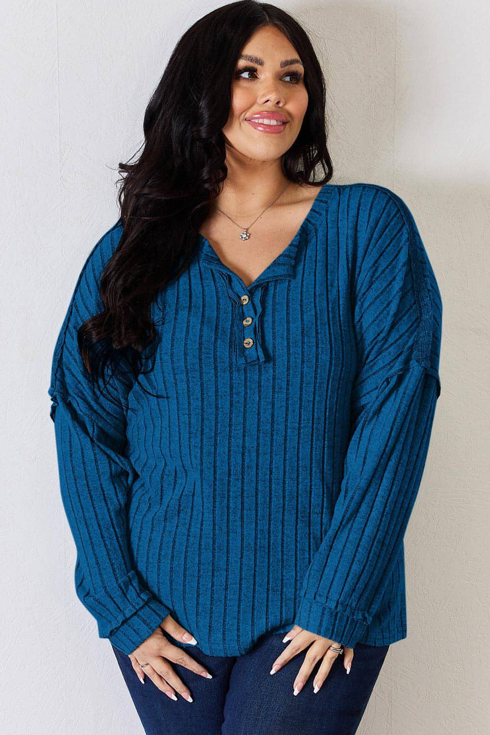Camiseta básica de manga larga con botones y canalé de talla grande de Bae