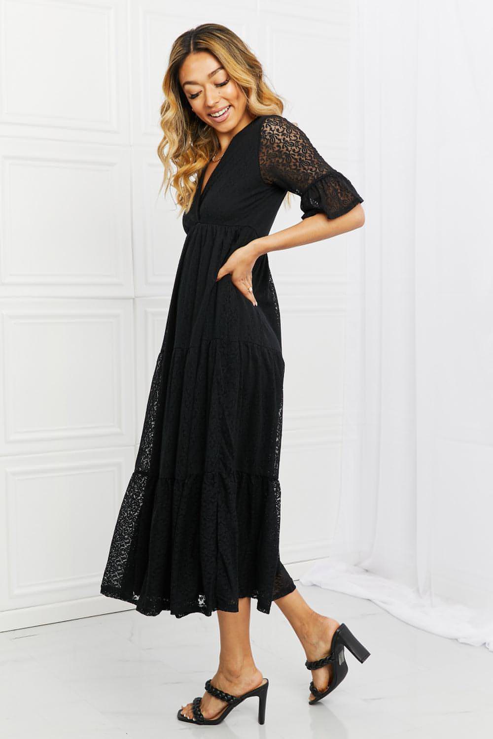 Precioso vestido de encaje de tamaño completo con capas de P &amp; Rose