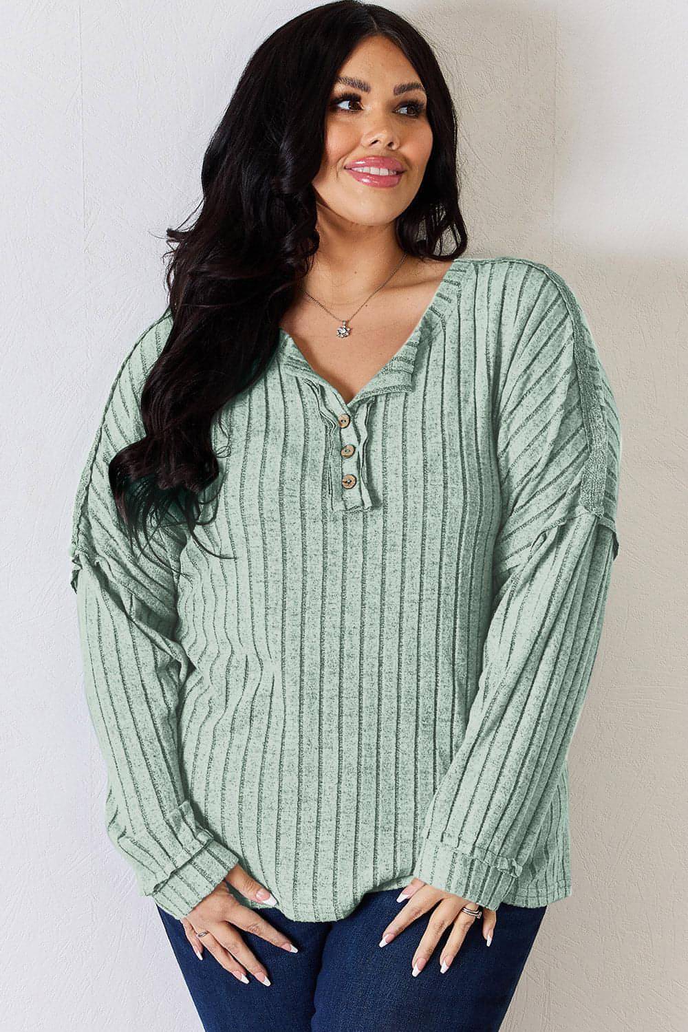 Camiseta básica de manga larga con botones y canalé de talla grande de Bae