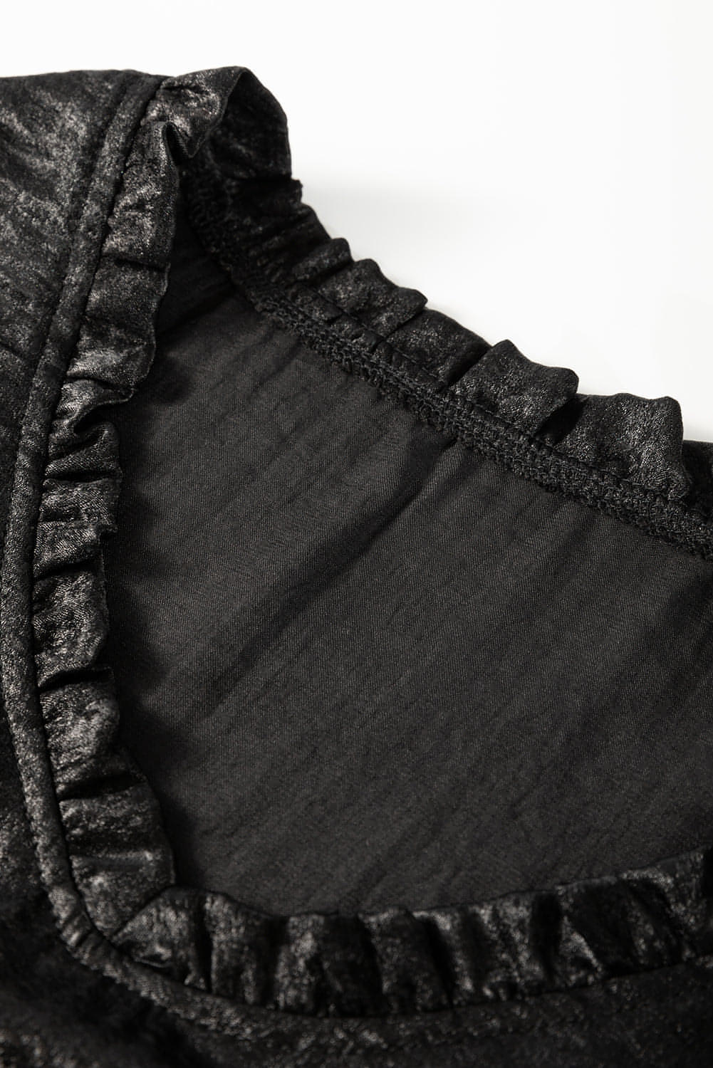 Blouse babydoll noire métallisée à volants et col en V à manches bouffantes