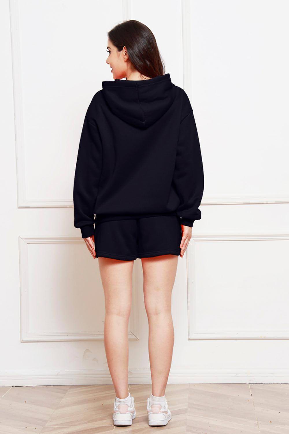 Set aus Kapuzenpullover mit überschnittenen Schultern und langärmeliger Hose
