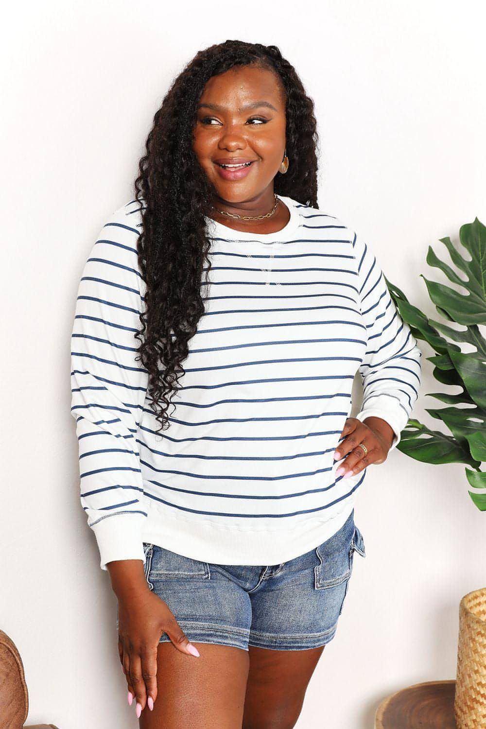 Blusa de cuello redondo y manga larga a rayas Double Take