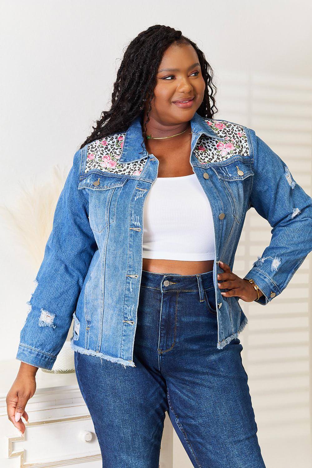 Baeful – Jeansjacke mit Leopardenmuster und Blumenmuster im Used-Look und offenem Saum