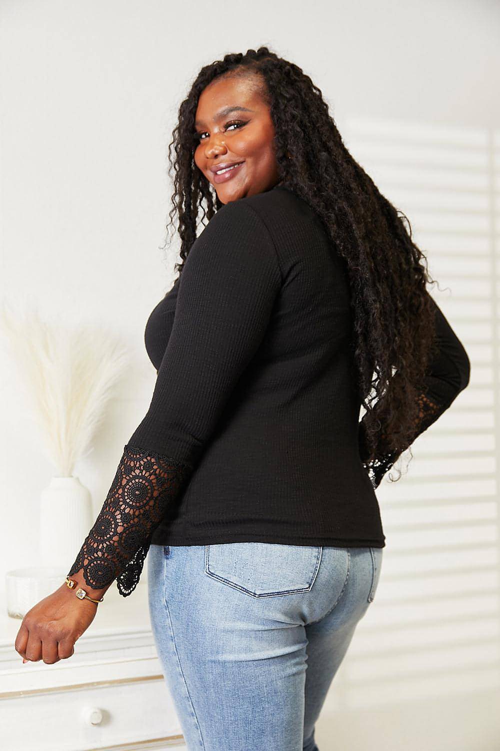 Blusa con botones y mangas con dobladillo de encaje de crochet de Double Take