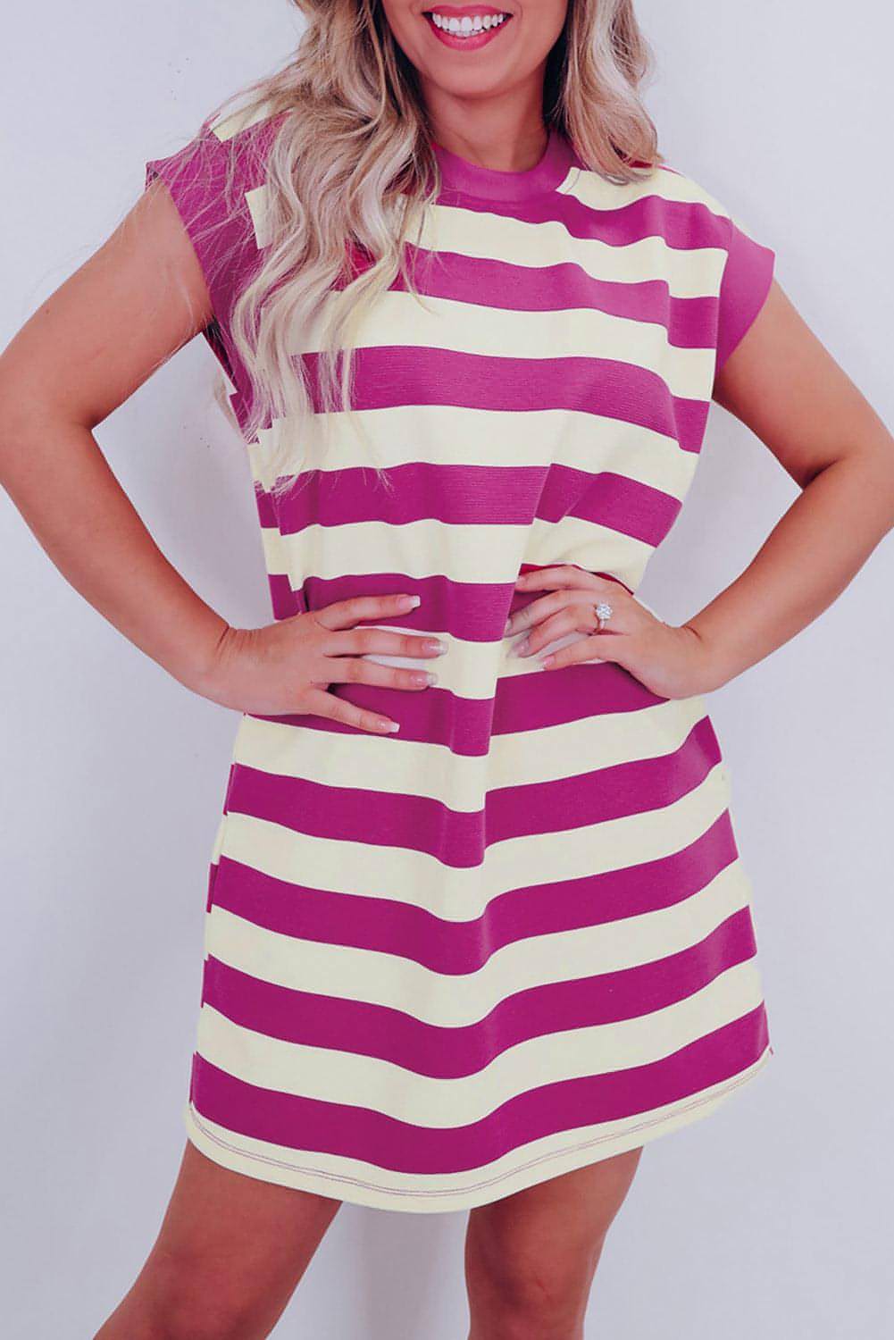 Vestido camisero con bolsillos y mangas cortas con rayas rosas