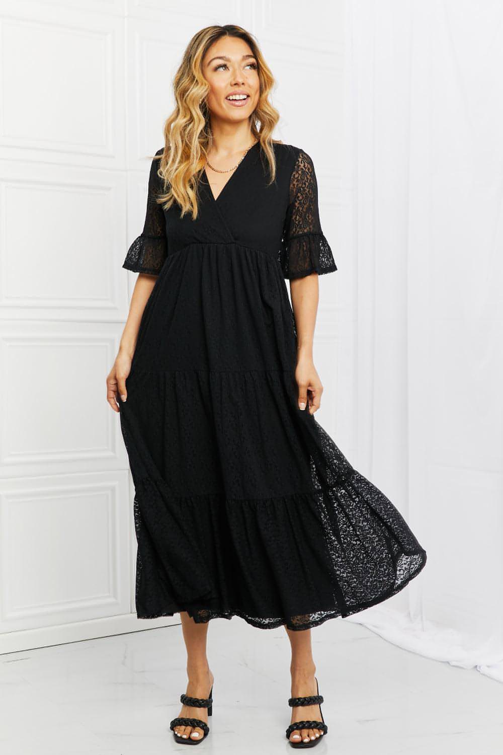 Precioso vestido de encaje de tamaño completo con capas de P &amp; Rose