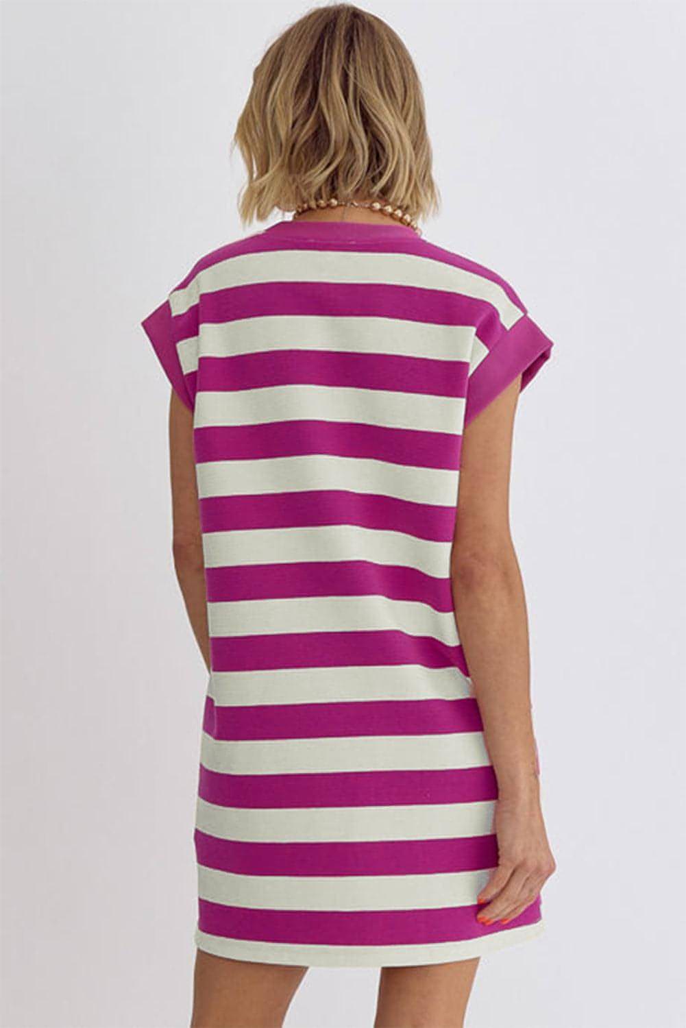Vestido camisero con bolsillos y mangas cortas con rayas rosas
