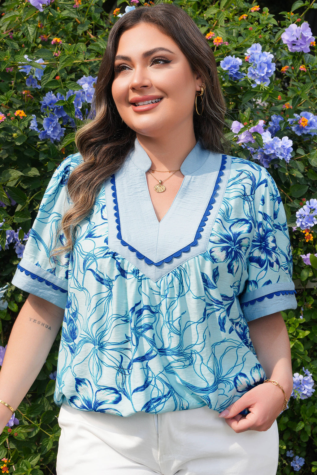 Sky Blue Plus Size Scalloped Trim Floral Short Sleeve Blouse