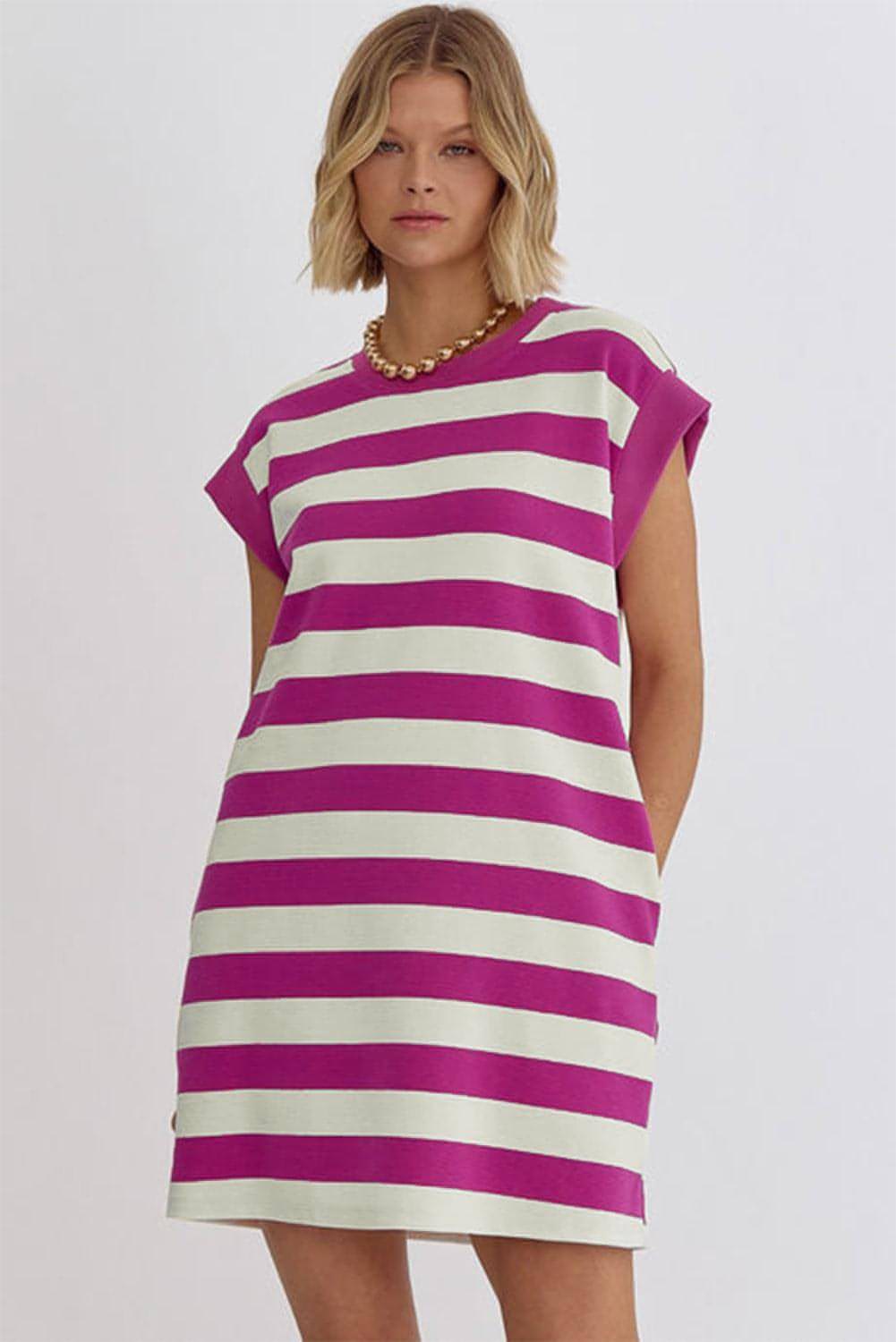 Vestido camisero con bolsillos y mangas cortas con rayas rosas