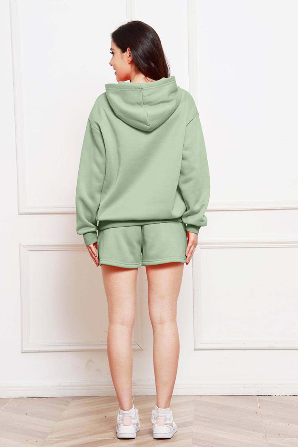 Set aus Kapuzenpullover mit überschnittenen Schultern und langärmeliger Hose