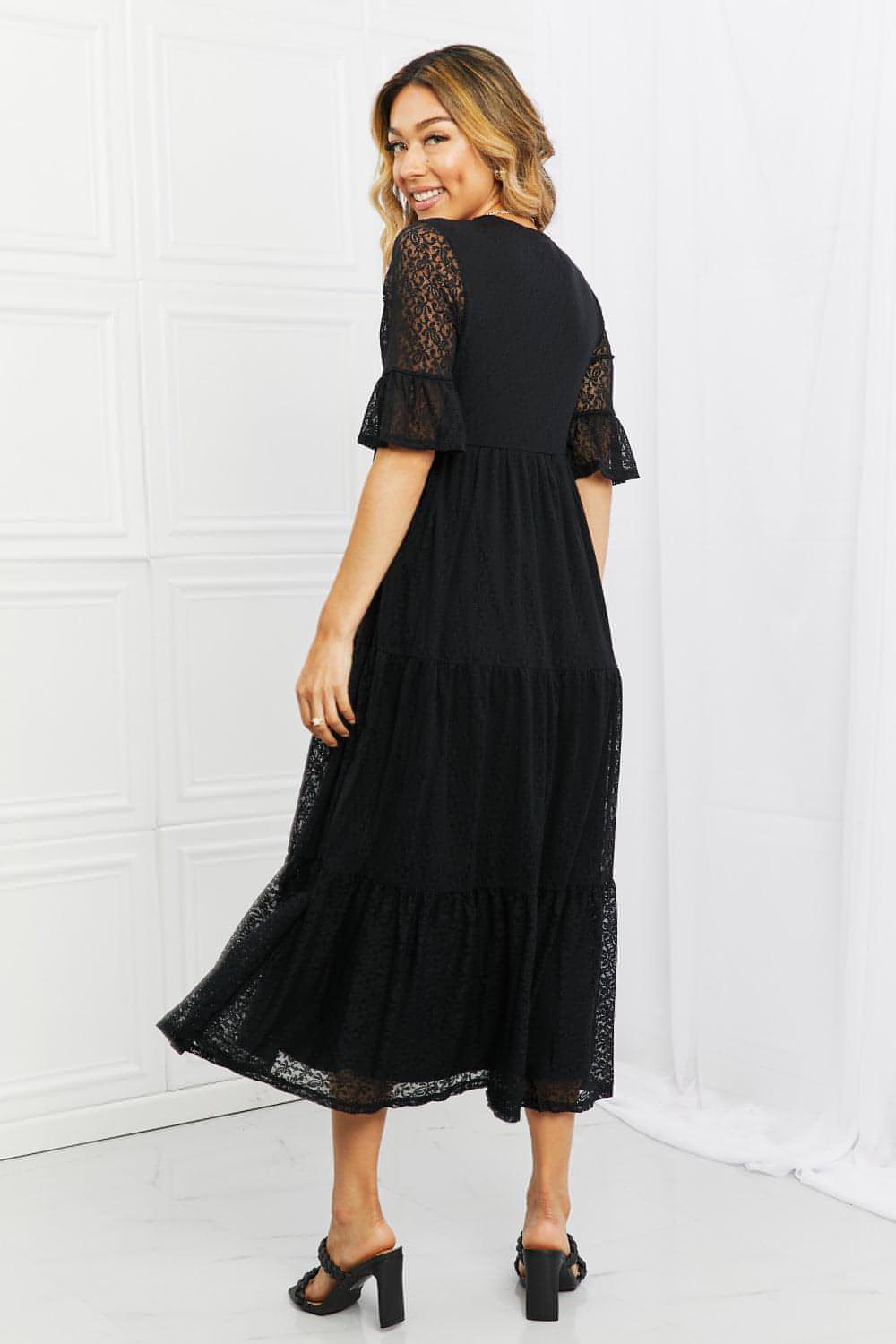 Precioso vestido de encaje de tamaño completo con capas de P &amp; Rose
