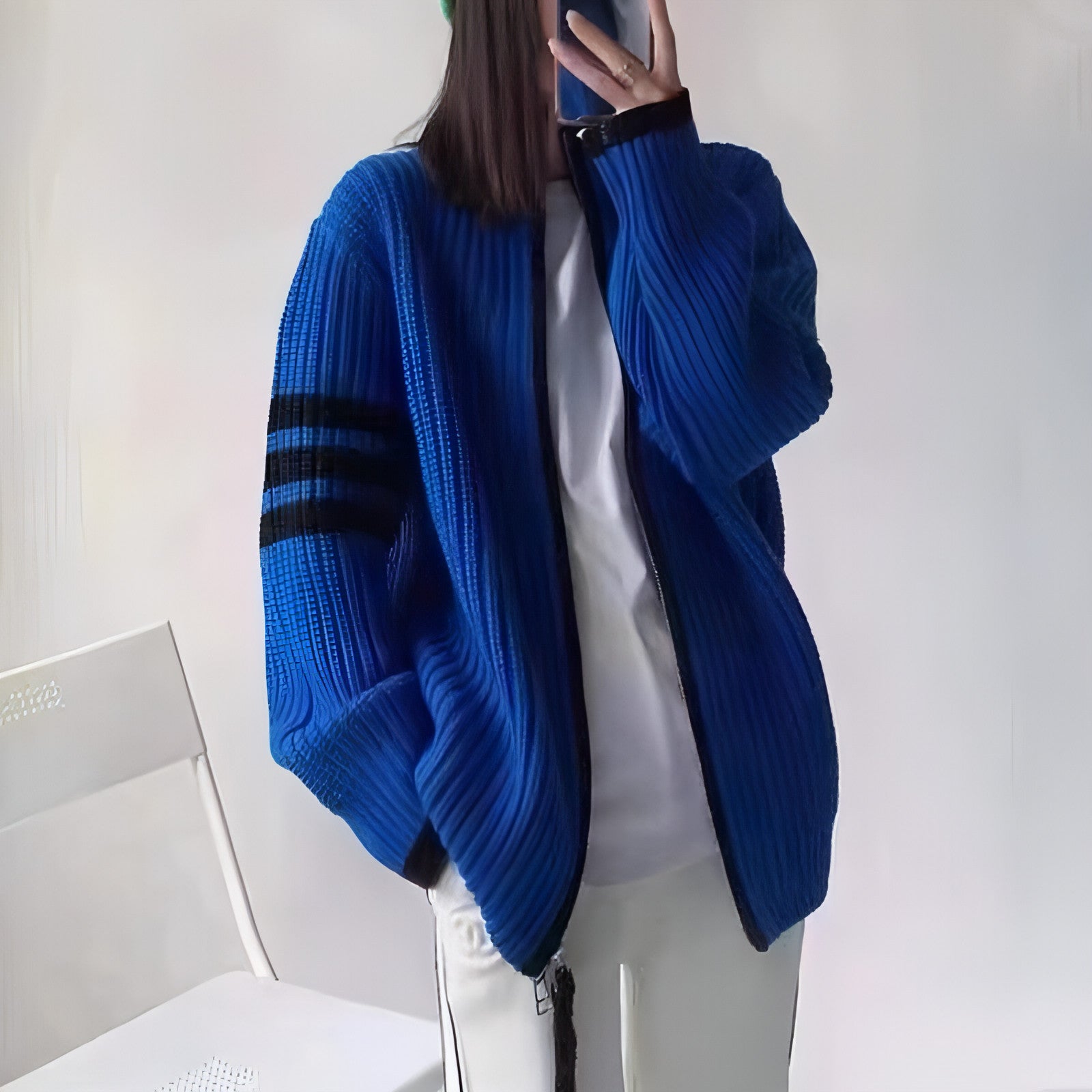 Suéter con cuello alto y cremallera con costuras a rayas de colores en contraste para mujer