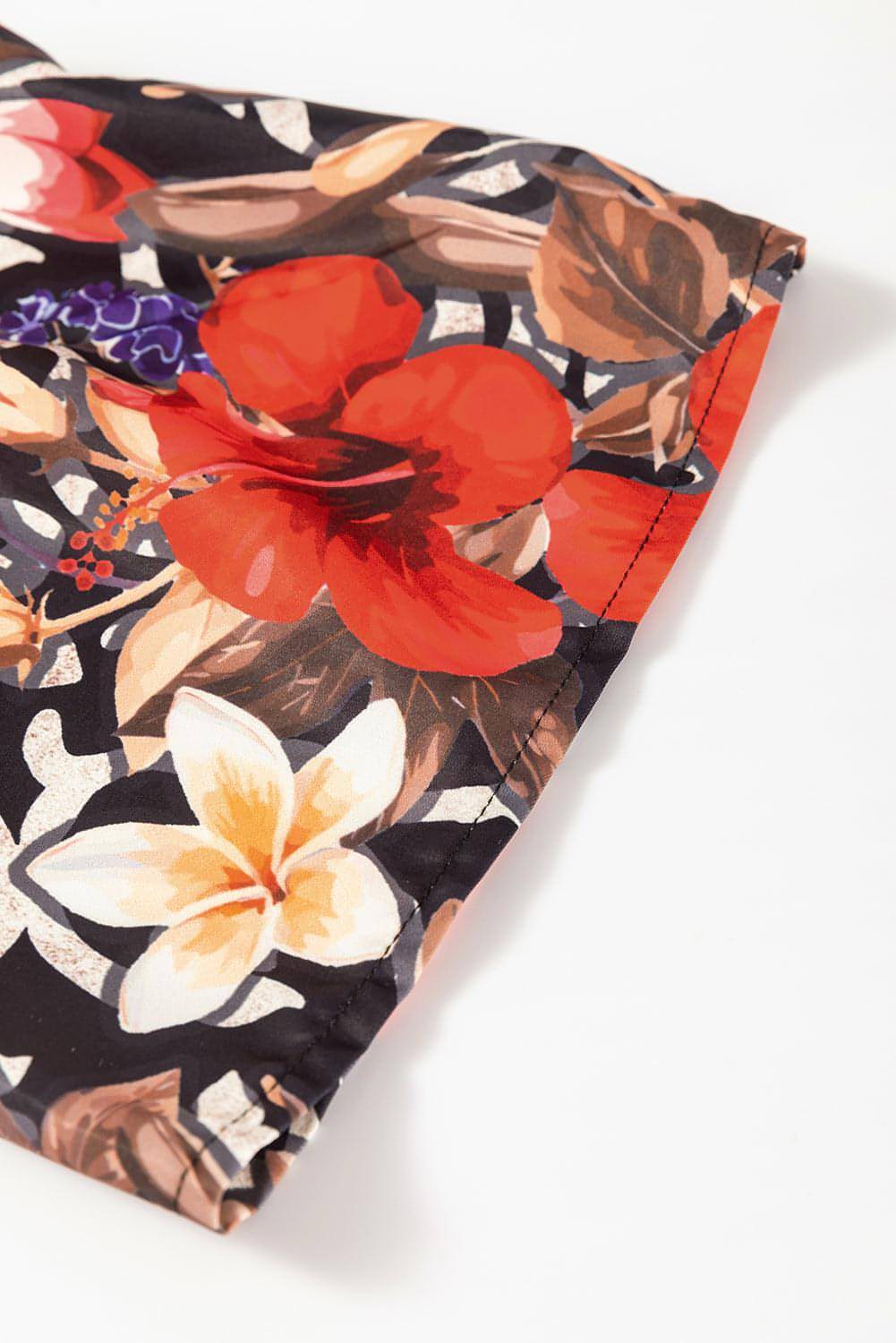 Vestido acampanado con cuello abierto y estampado floral retro negro