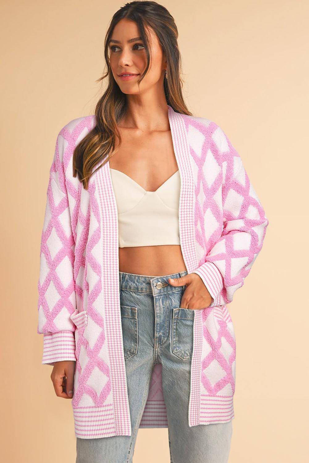 Cárdigan de punto con bolsillos delanteros abiertos y estampado de rombos rosas