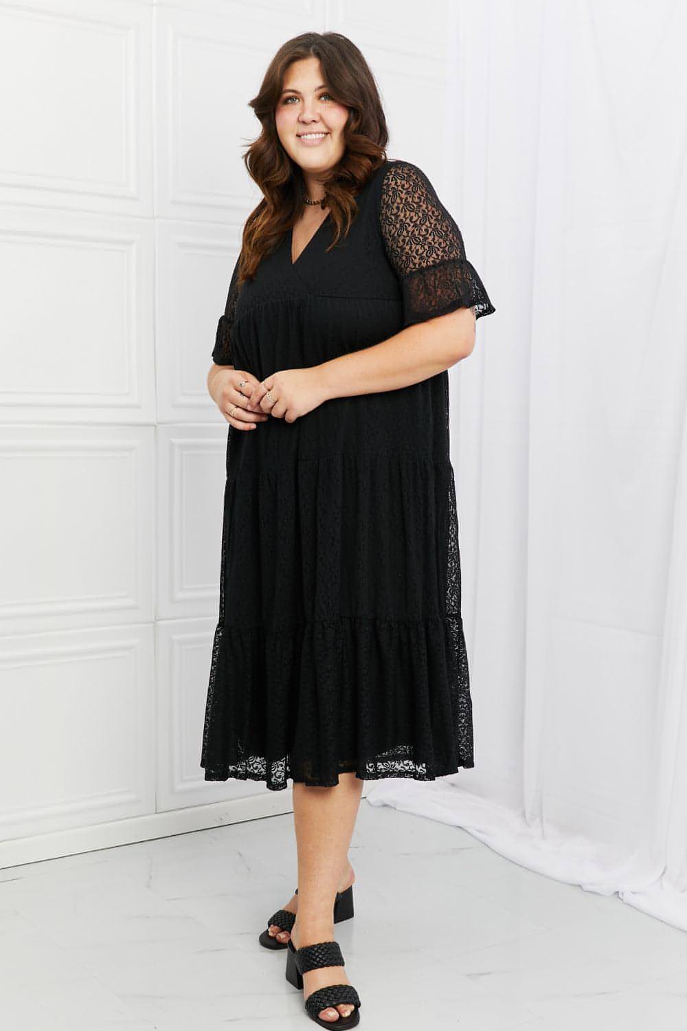 Precioso vestido de encaje de tamaño completo con capas de P &amp; Rose