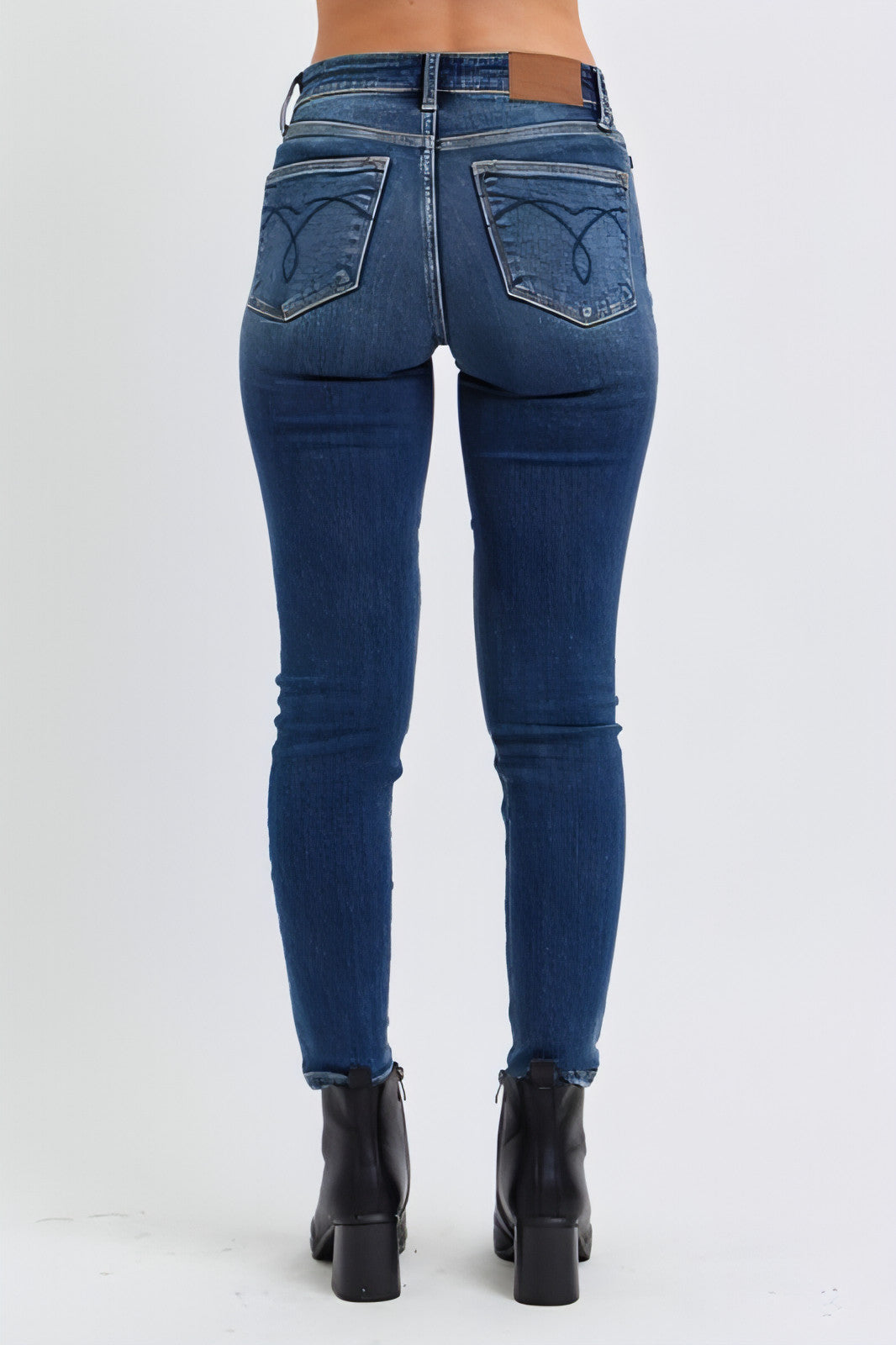 Judy Blue i full størrelse Kjør midt i midjen tynne jeans med termisk fôr