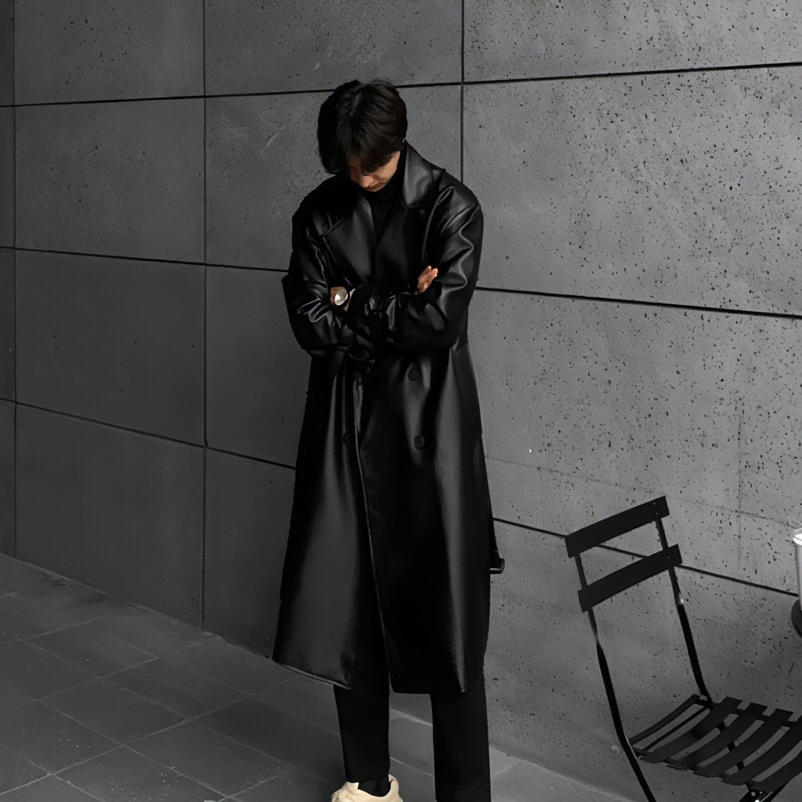 Gabardina de cuero cruzada de largo medio para hombre