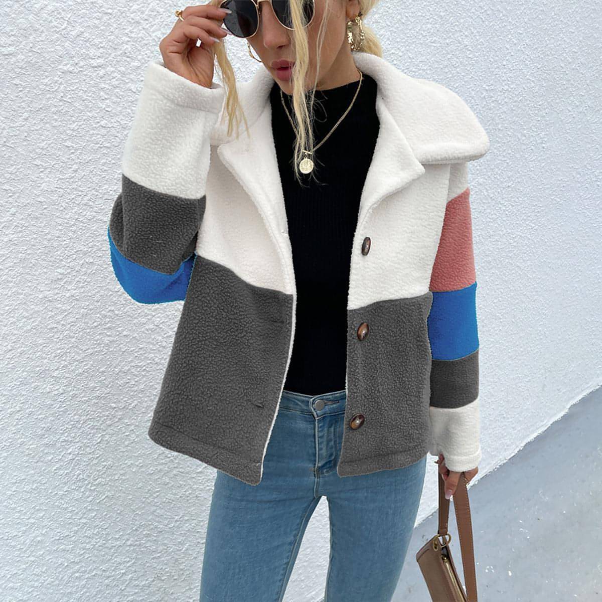 Glänzende Jacke mit Button-Down-Kragen und Farbblockdesign