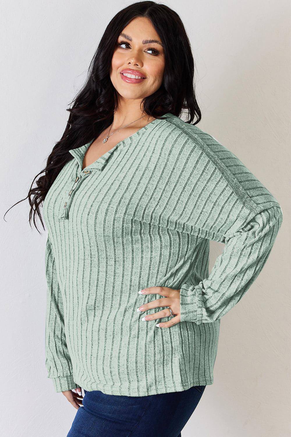 Camiseta básica de manga larga con botones y canalé de talla grande de Bae