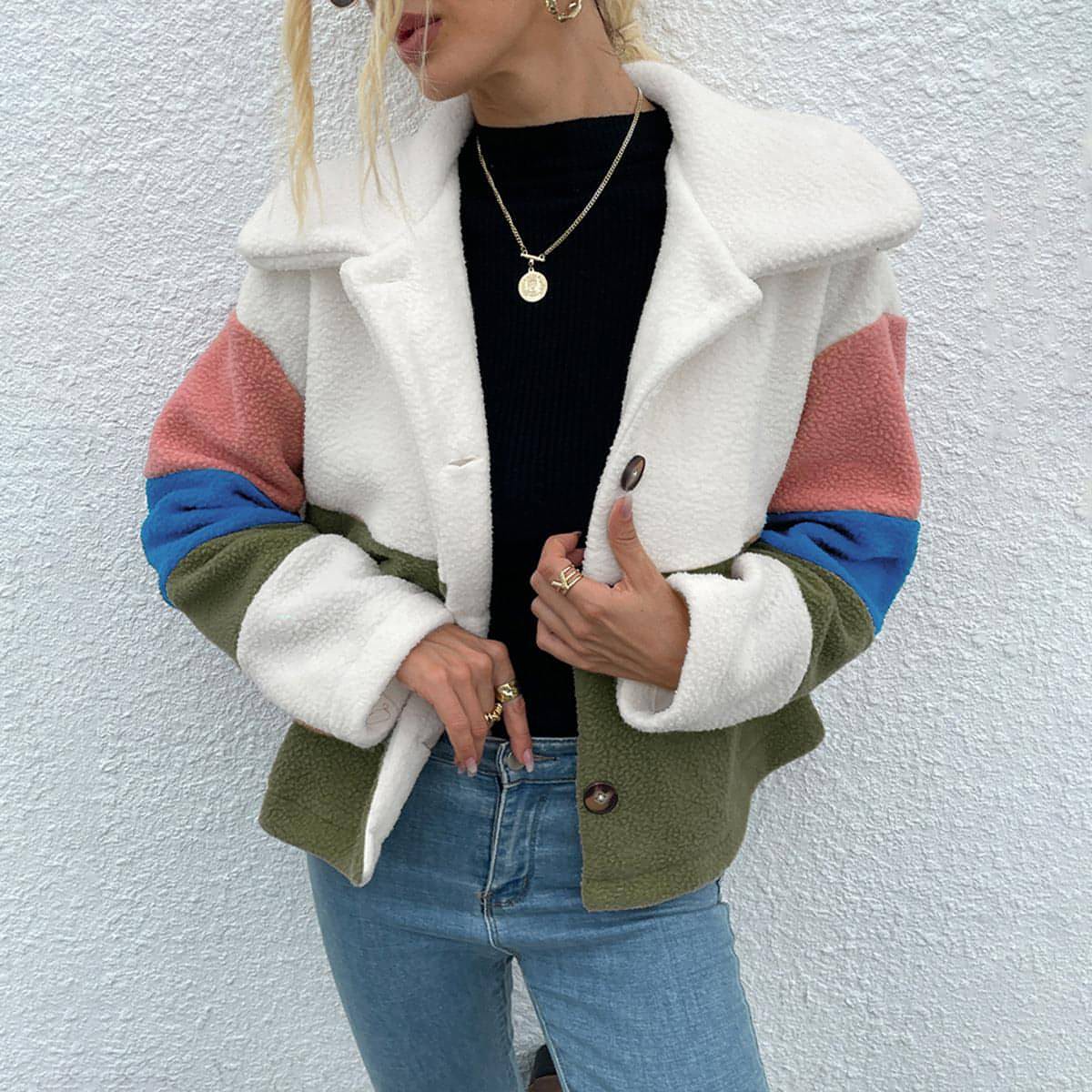 Glänzende Jacke mit Button-Down-Kragen und Farbblockdesign