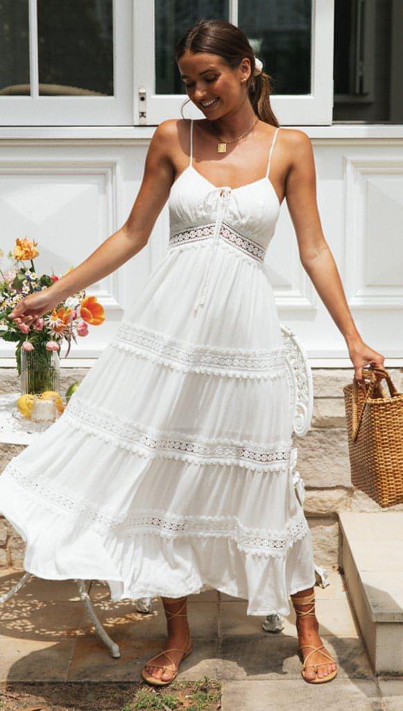 Vestido estilo boho con tirantes y falda con paneles de encaje
