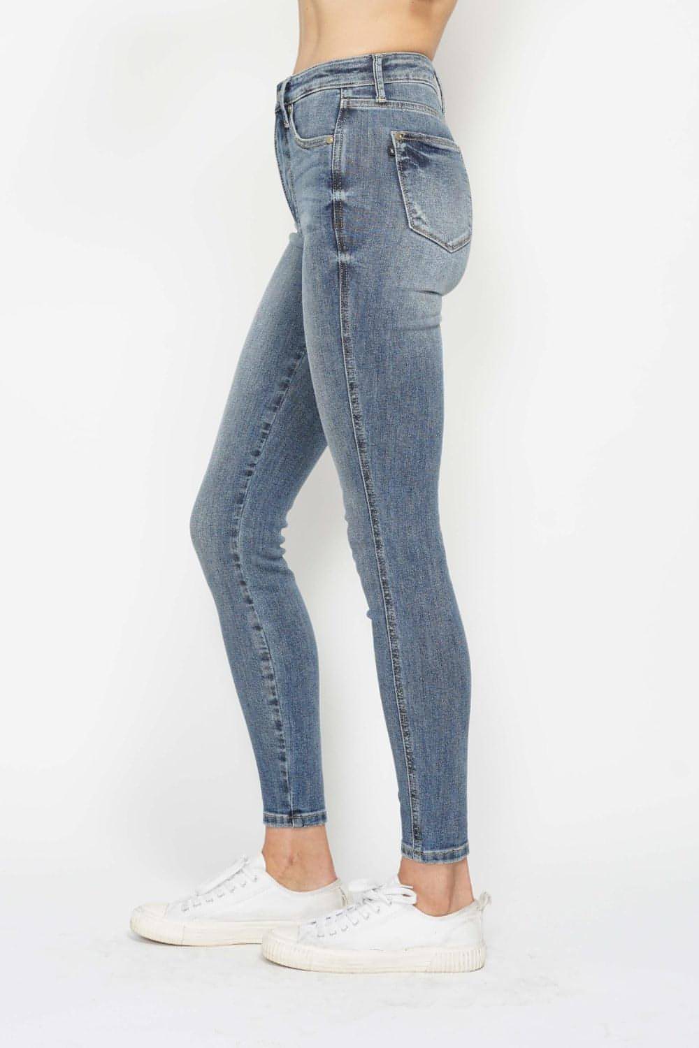 Judy Blue Full størrelse Magekontroll Kontrastvask Skinny Jeans