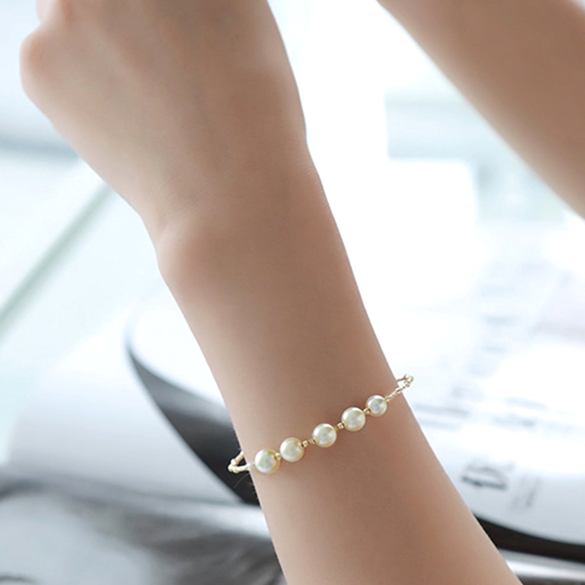European And American New Light Gold Pearl Bracelet - enhanced image 1