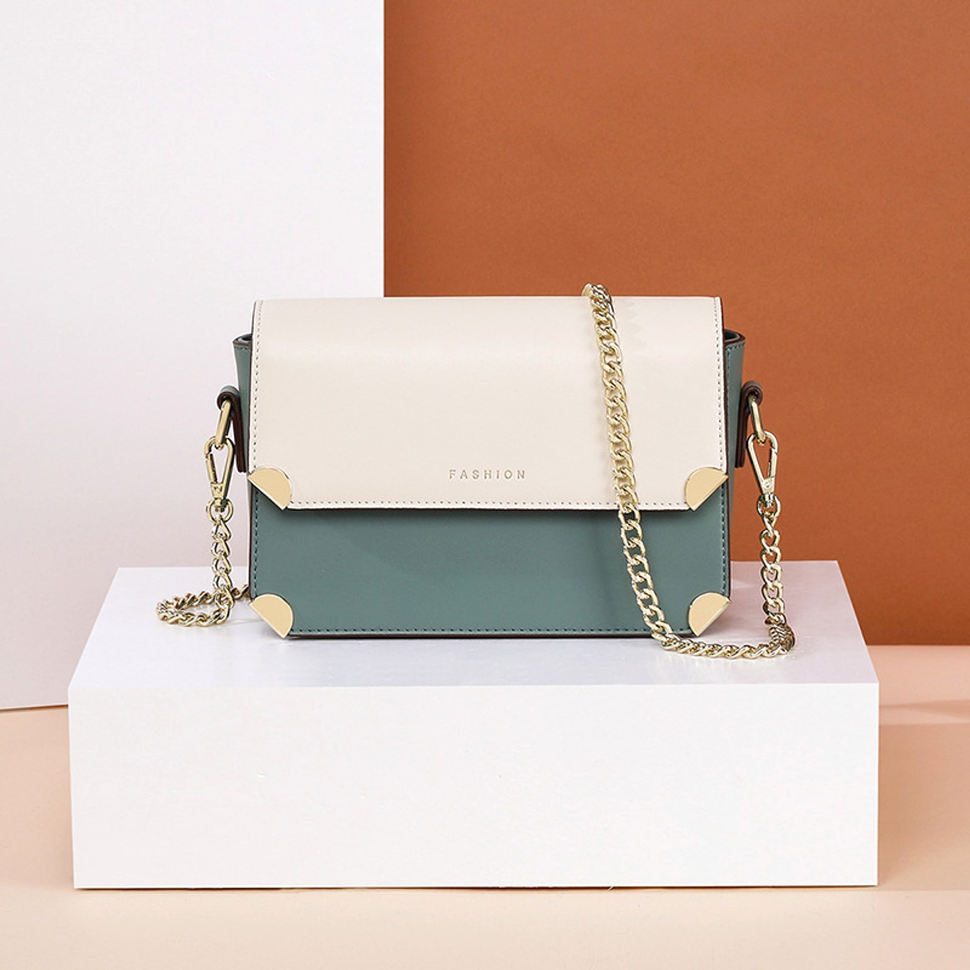 LuxeChain™ Quilted Leather Handbag – Timeless Elegance & Modern Functionality - enhanced image 1