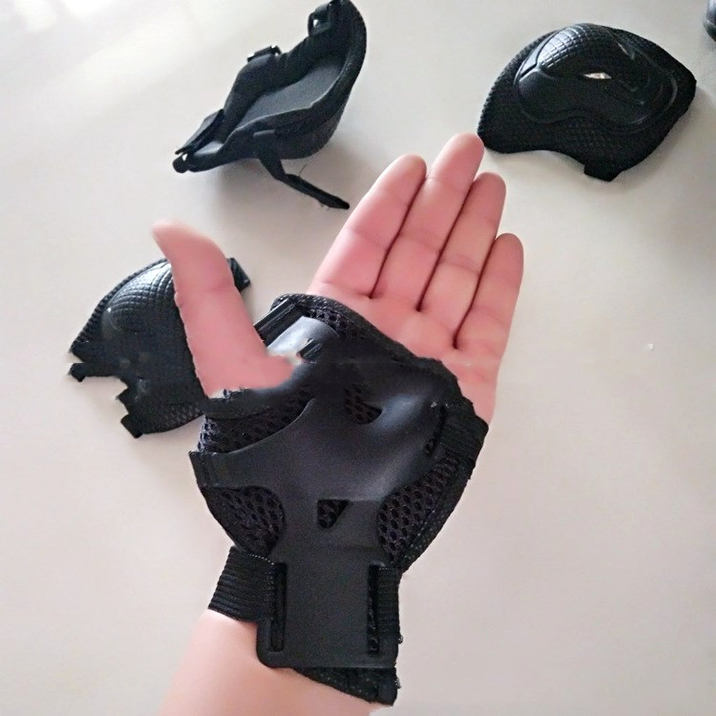Men's And Women's Skating Roller Skates Skateboard Protective Gear - enhanced image 1