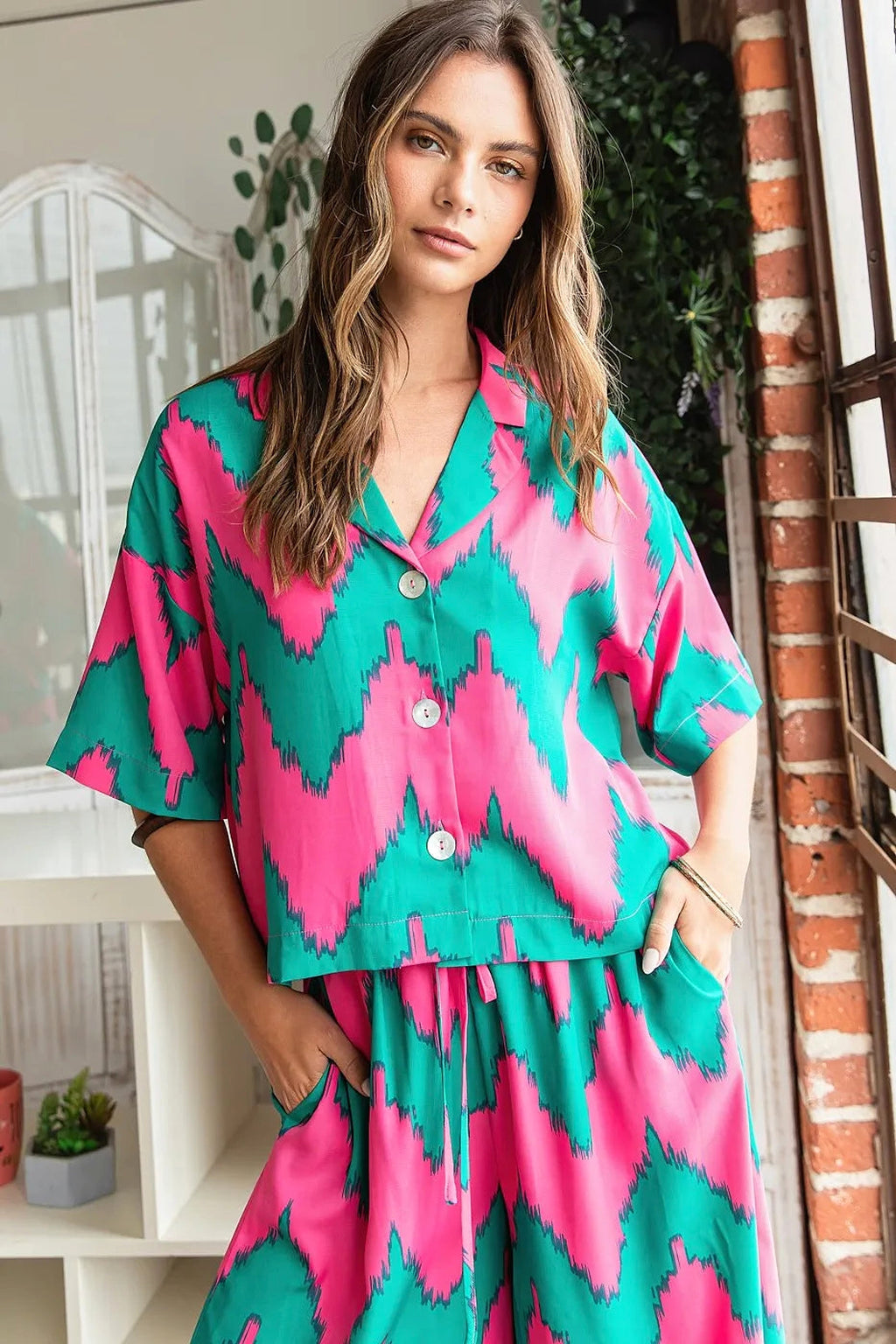 Mittoshop Chevron Print Short Sleeve Crop Shirt - enhanced image 1
