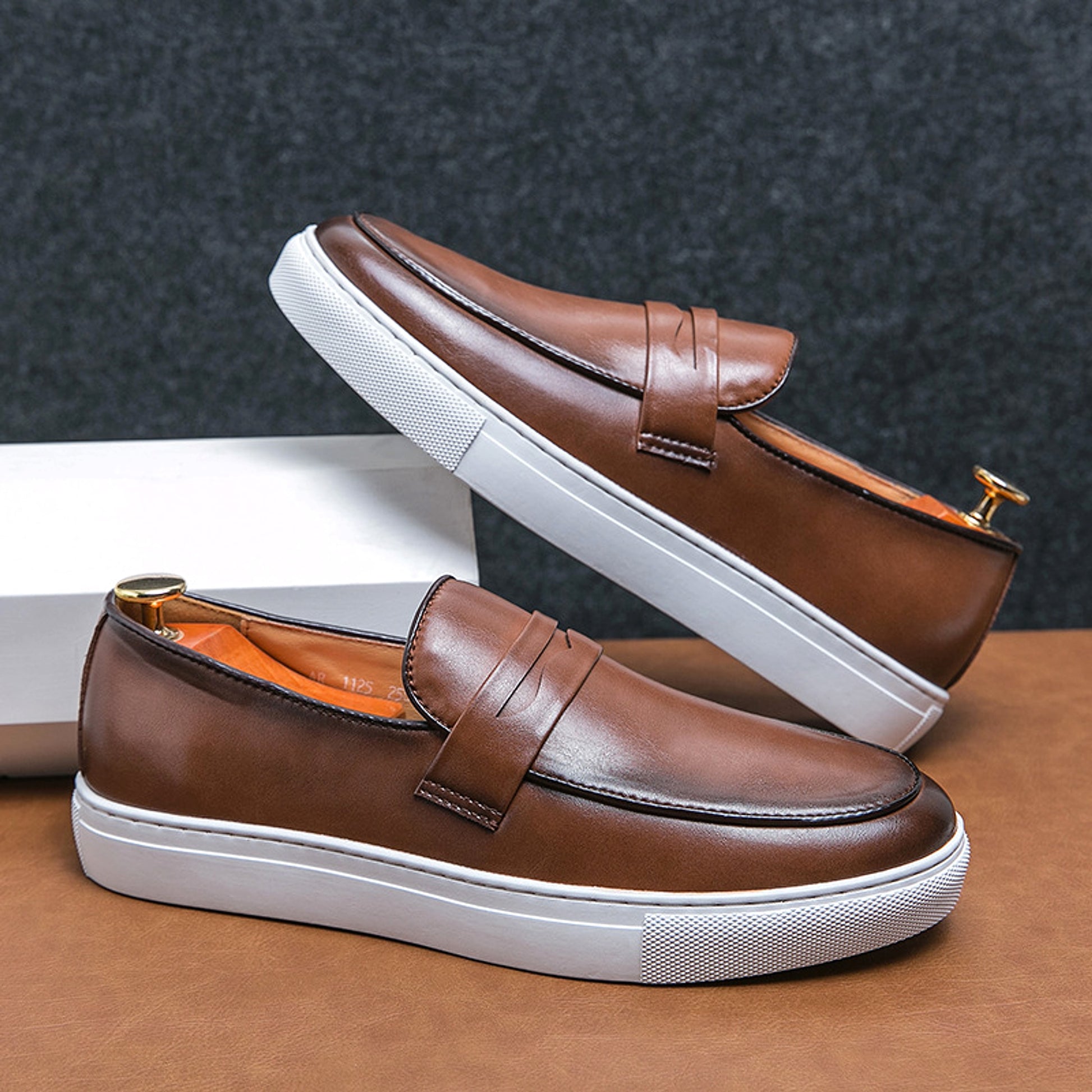 Plus Size Board Shoes Male Business Casual Leather Shoes Men - enhanced image 1