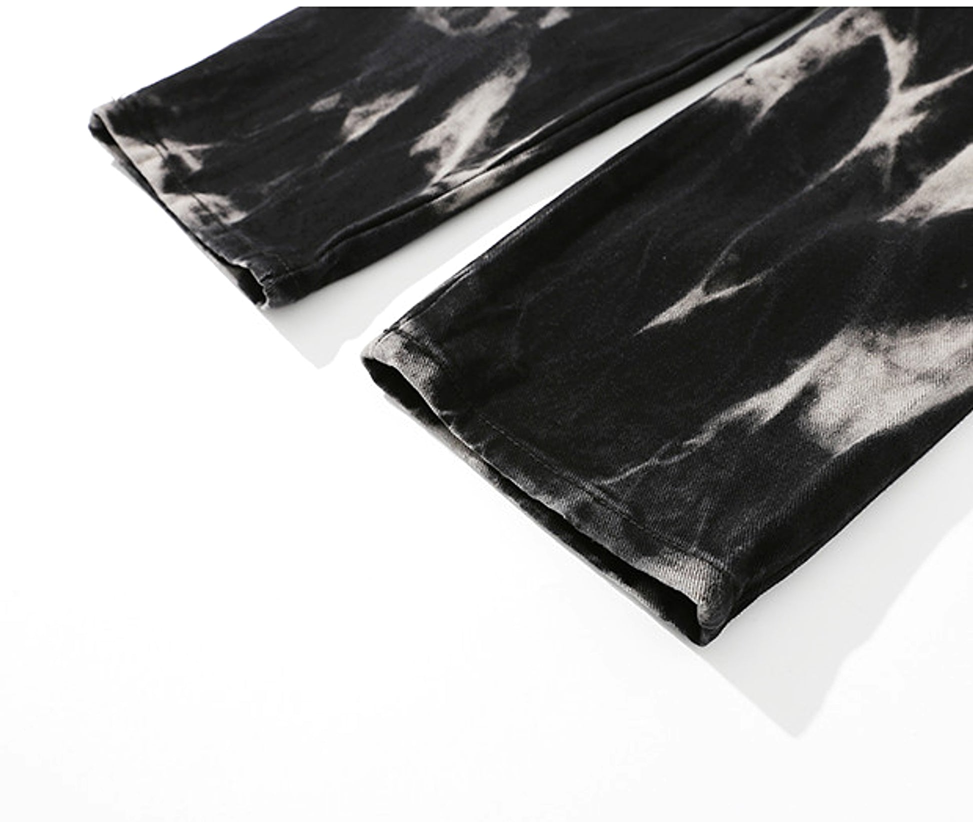 FlowDenim™ – Loose Fit Straight Jeans in Bleachwash - enhanced image 1