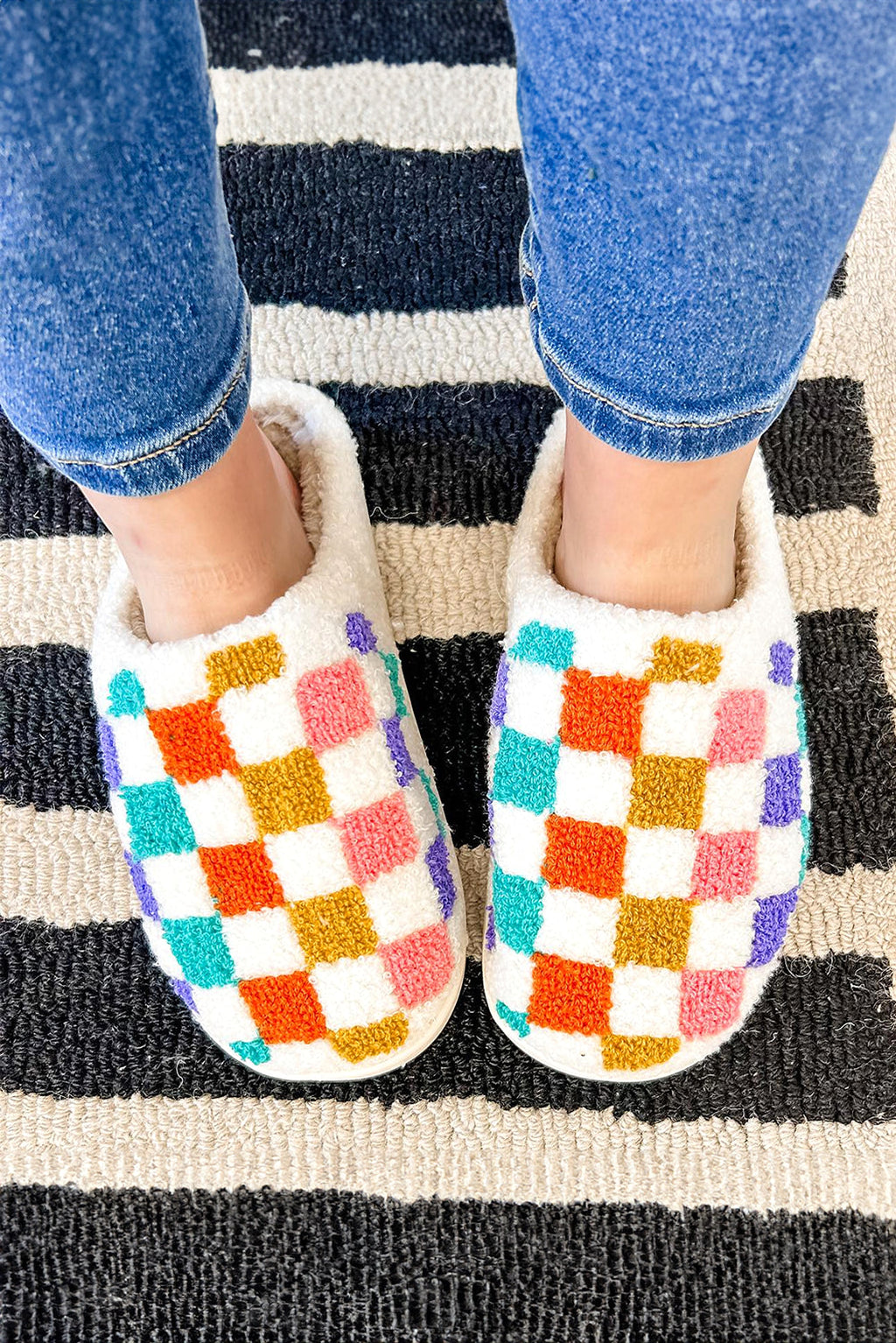 White Vibrant Checkered Plush Thermal Slippers - enhanced image 1
