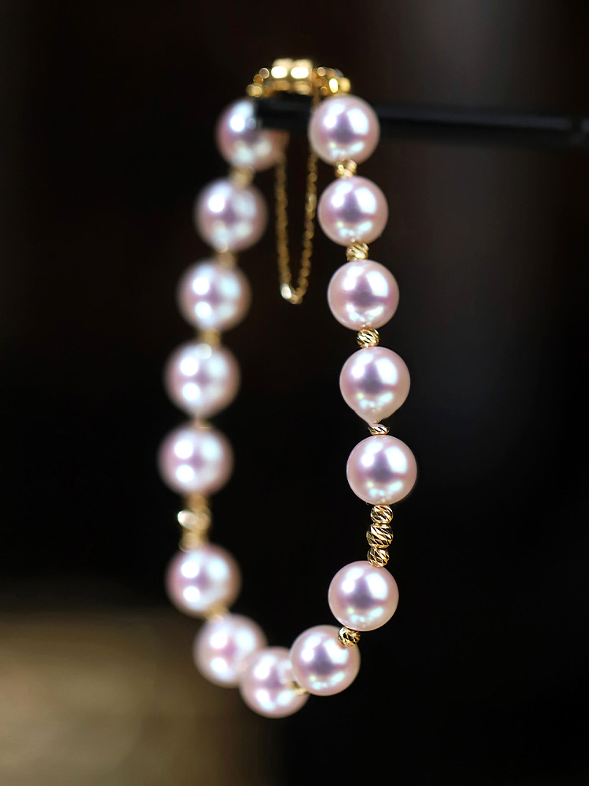 Blue Rose Laser 18K Gold Pearl Elegance Bracelet - enhanced image 2
