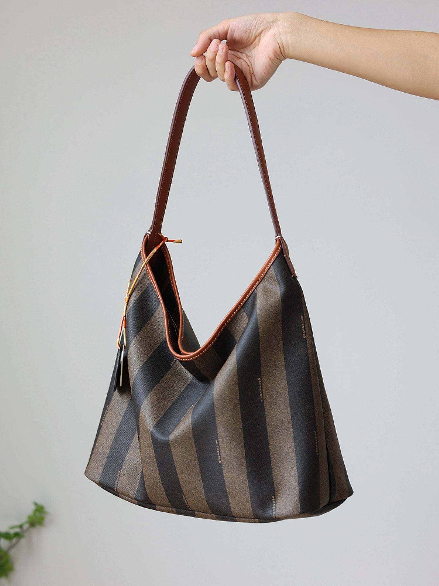 Head Layer Cowhide Commuting Bag For Women - enhanced image 2
