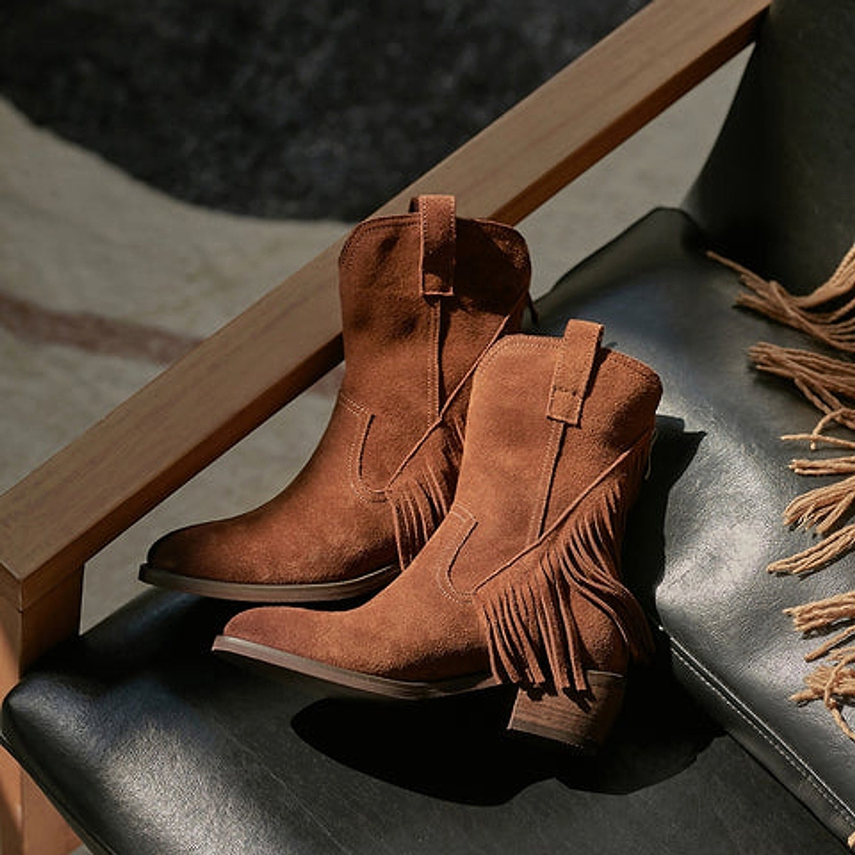 Pointed Tassel Vintage Boots with Thick Heel – "Tassel Edge" Edition - enhanced image 2