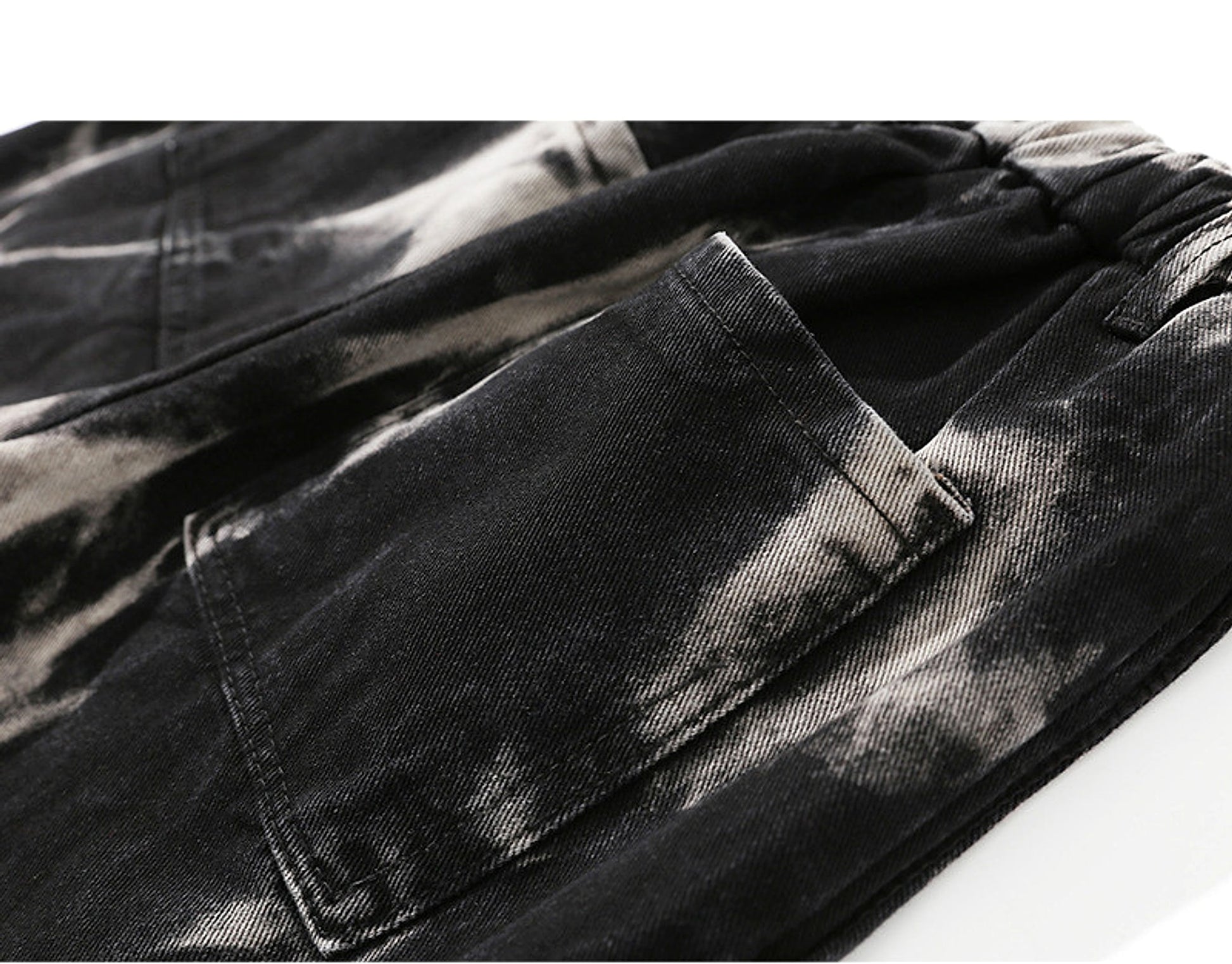FlowDenim™ – Loose Fit Straight Jeans in Bleachwash - enhanced image 2