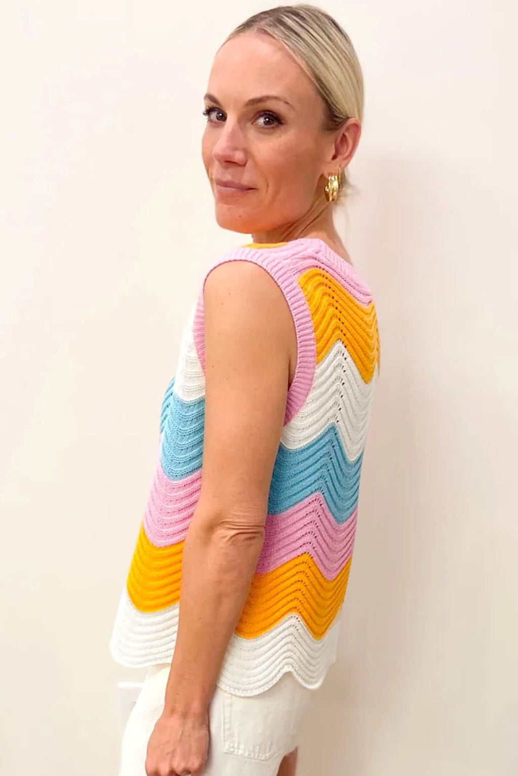 Multicolour Striped Colorblock Scalloped Hem Knitted Vest - enhanced image 3