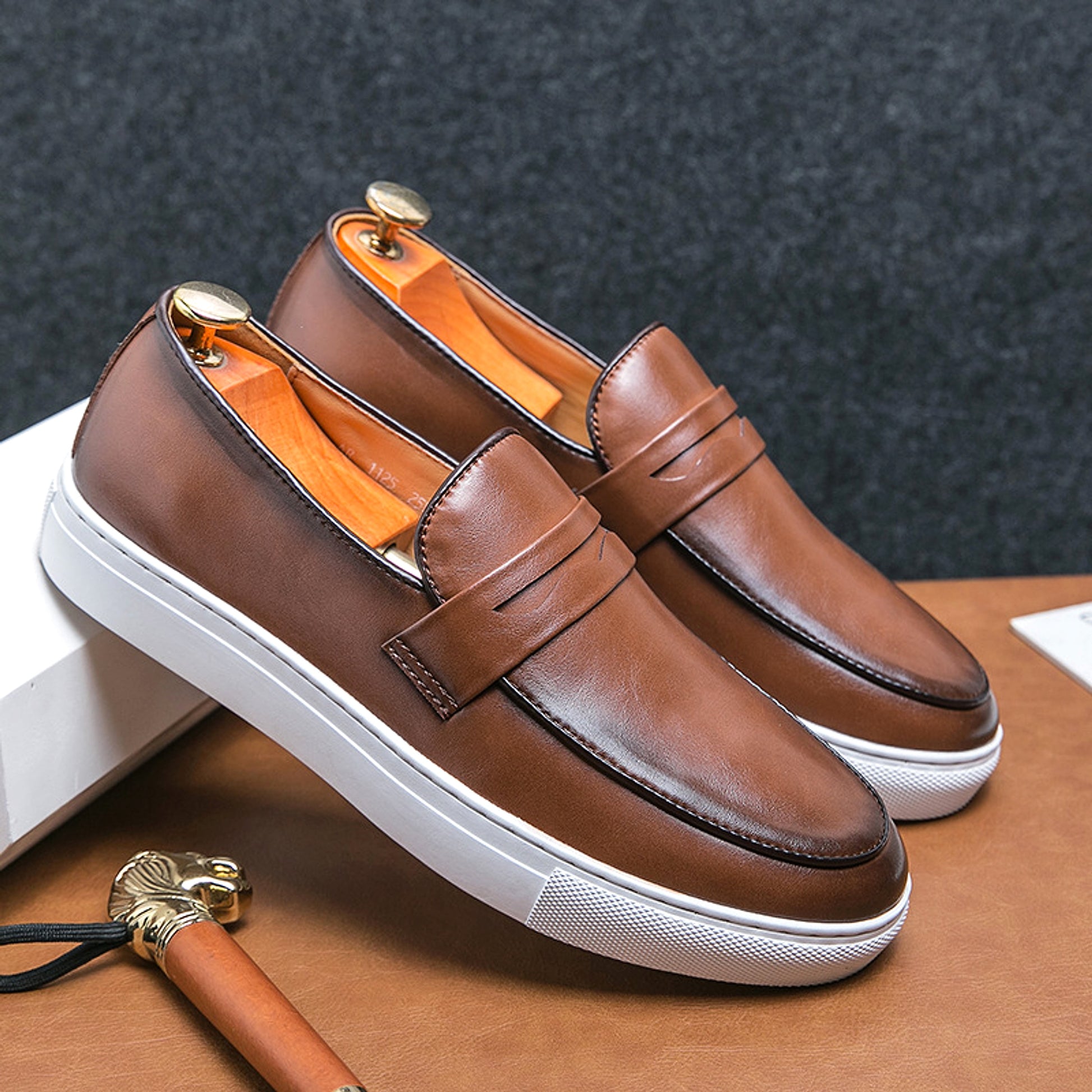 Plus Size Board Shoes Male Business Casual Leather Shoes Men - enhanced image 3