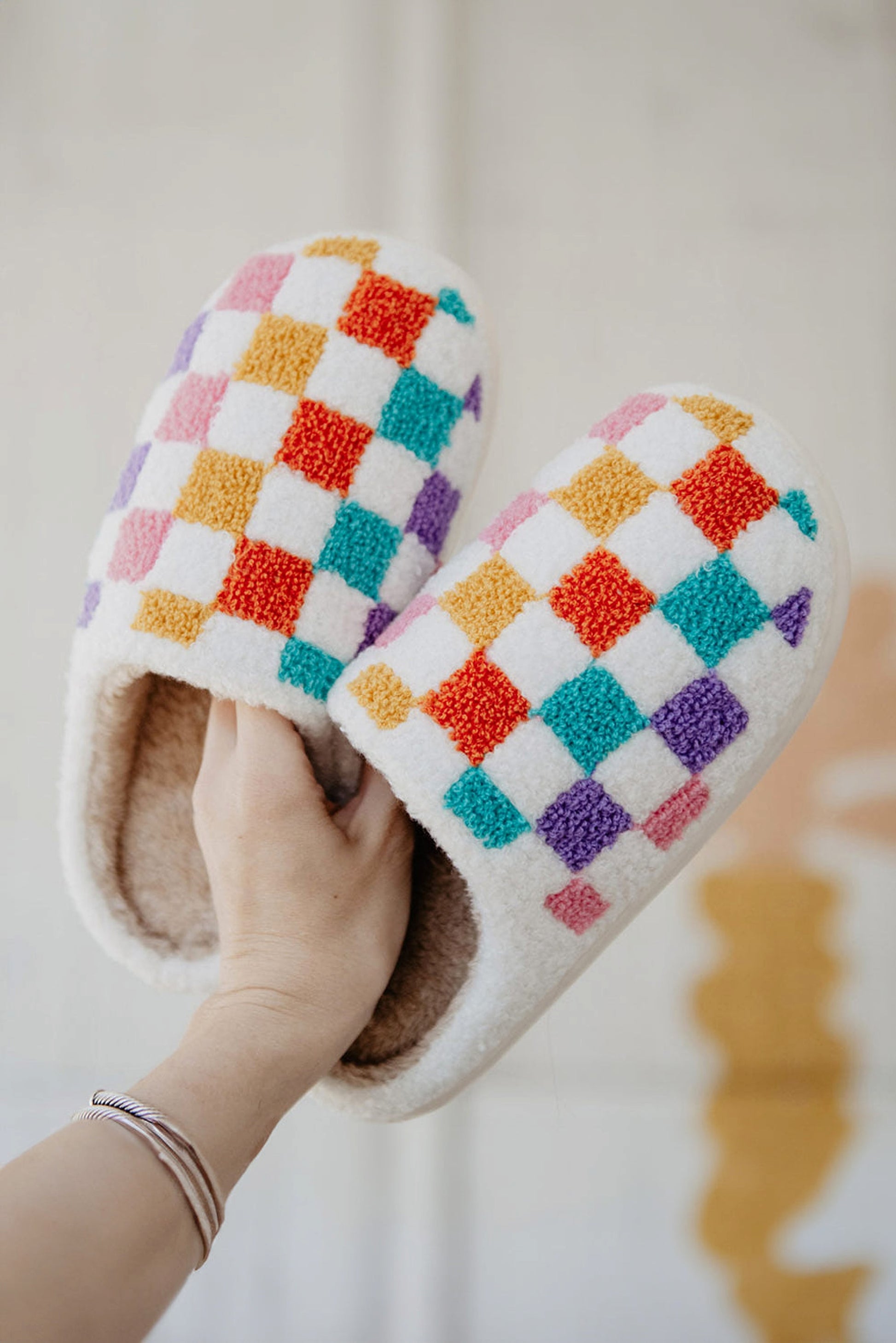 White Vibrant Checkered Plush Thermal Slippers - enhanced image 3